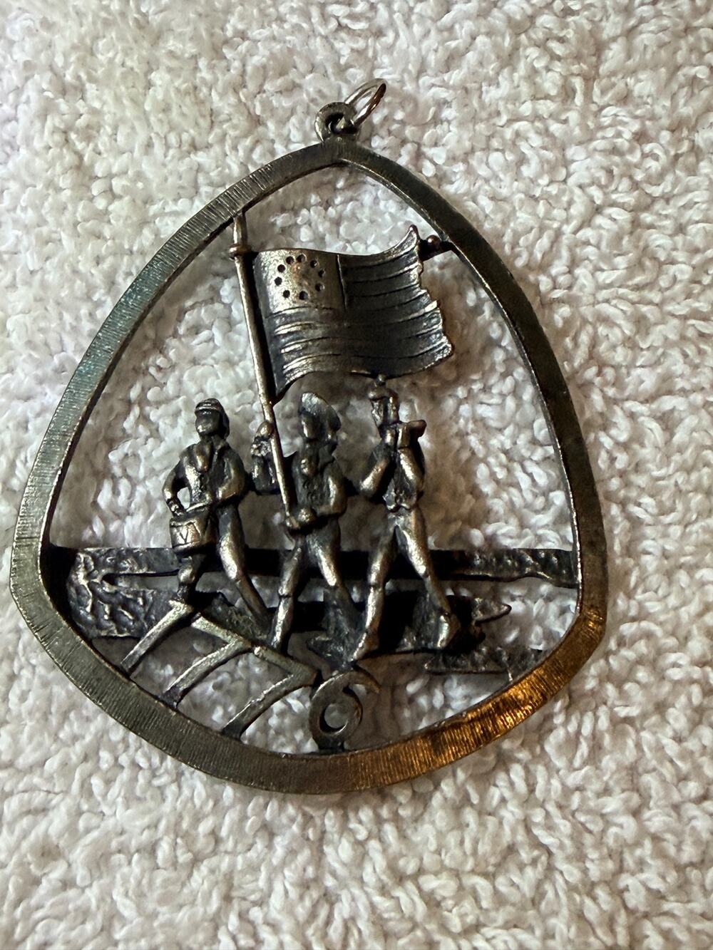 Vintage Large Pewter 1776 Patriotic Pendant Soldiers Flag Drum Fife Silver Tone